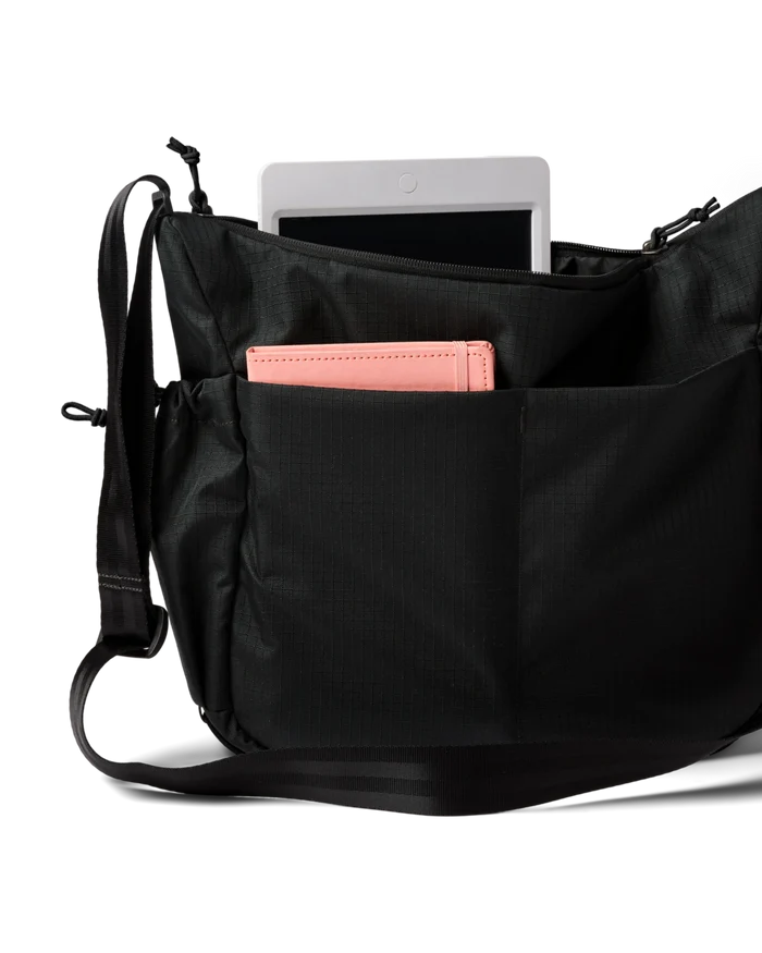 Viaje 12L Shoulder Bag