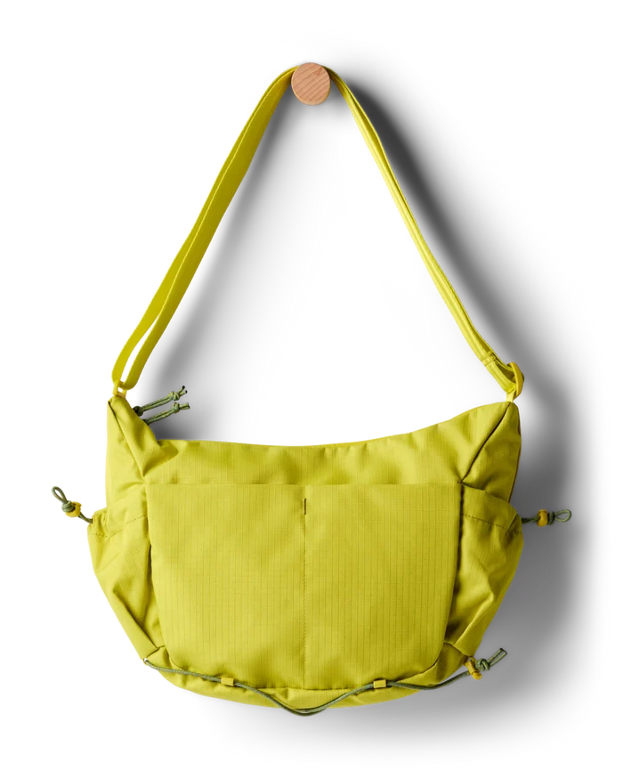 Viaje 9L Shoulder Bag