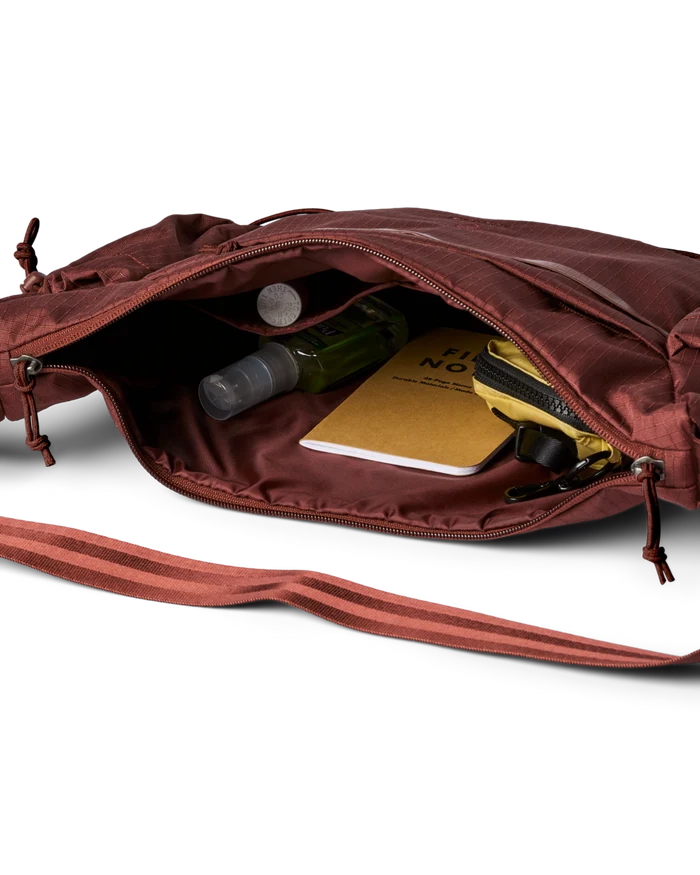 Viaje 9L Shoulder Bag