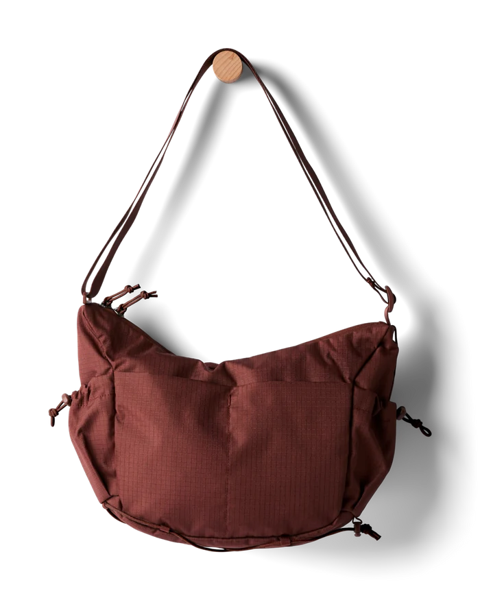 Viaje 9L Shoulder Bag